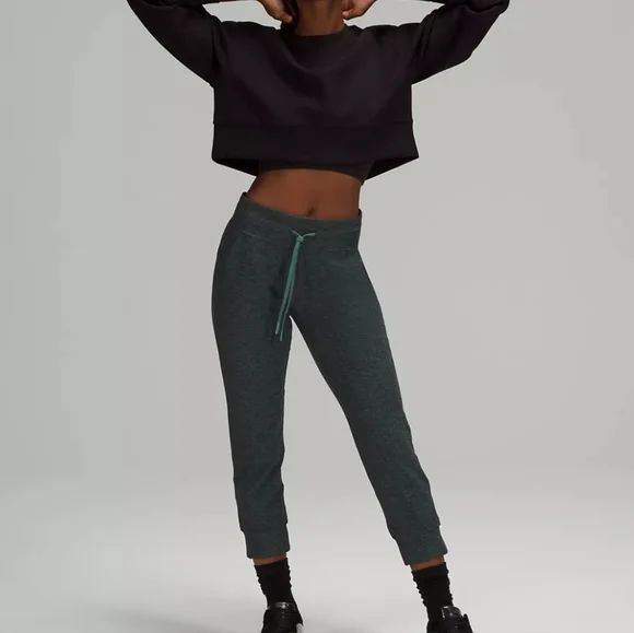 Jogger Crop - Picture 1 of 8